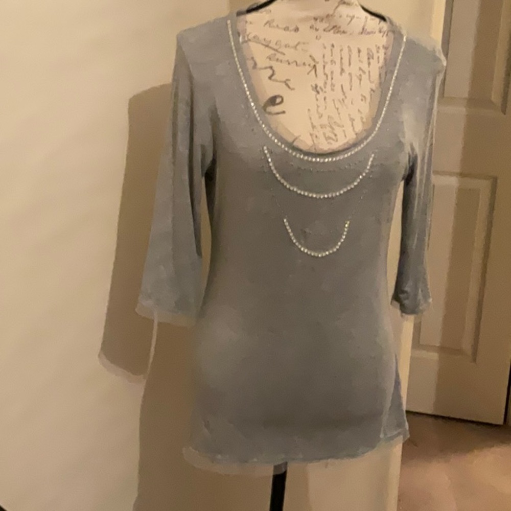 Gray top phone does not do this top justice. 3/4 sleeves. Perfect top